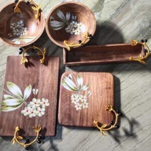 WOODEN PLATTERS